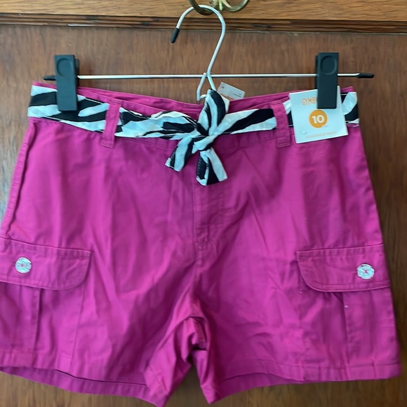 Adorable hot pink shorts for size 10 girl from Gymboree. - Picture 2 of 7